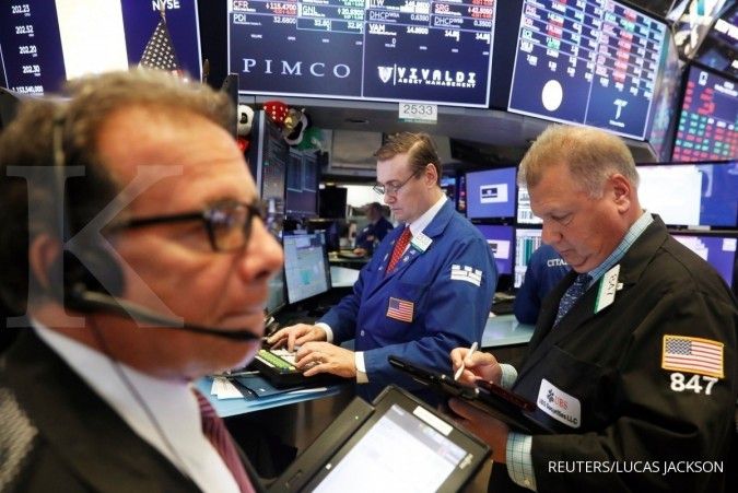 Dow bergerak datar di bawah bayang-bayang laporan kuartalan dan perang dagang