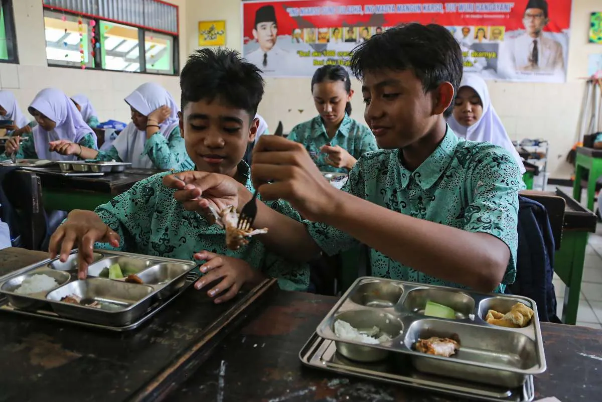 Muncul Usulan Orang Tua Diberi Uang Tunai untuk MBG, Ini Respon Istana