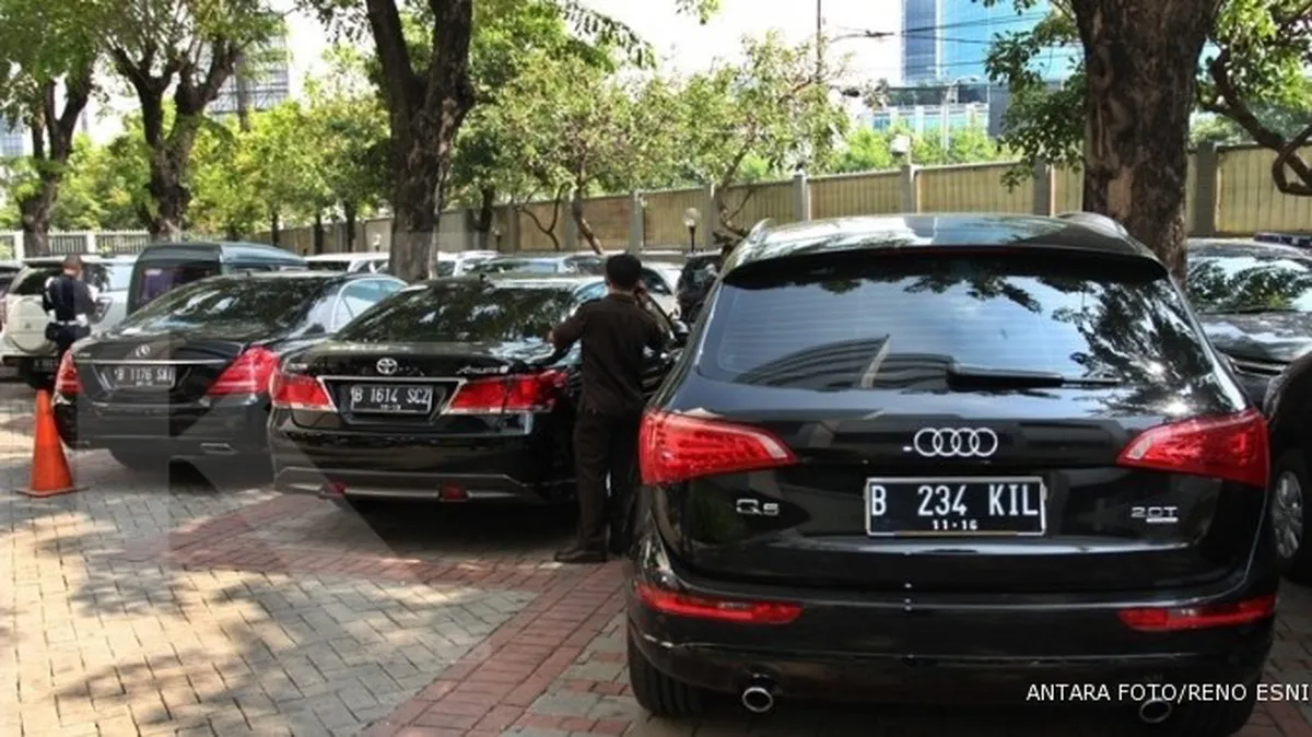 KPK sita 18 mobil terkait kasus suap Akil