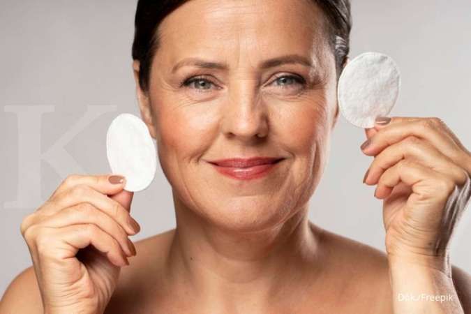 4 Tips Skincare untuk Wanita Menopause biar Tetap Awet Muda, Mudah Moms