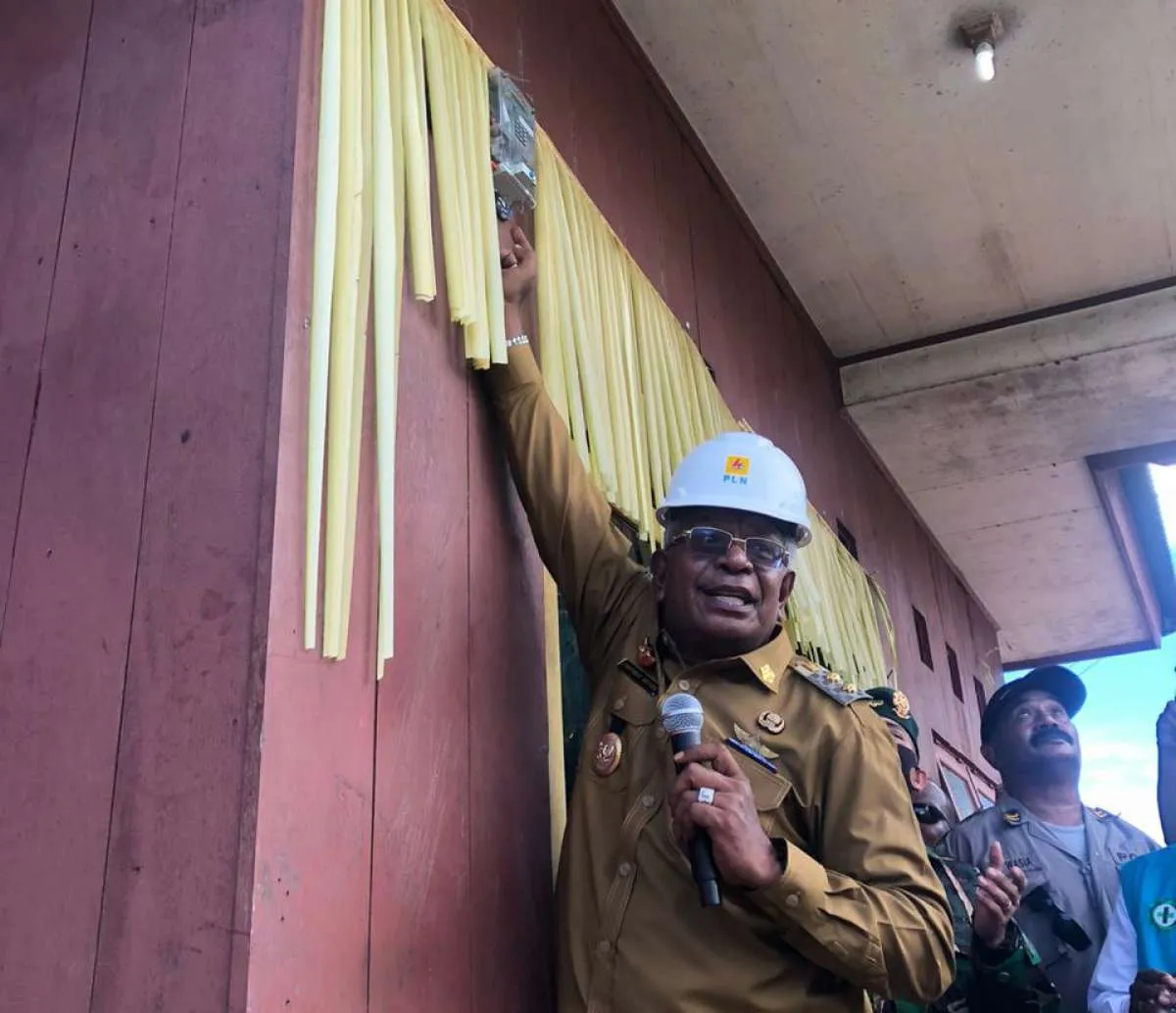 PLN alirkan listrik ke enam desa di Mimika, Papua