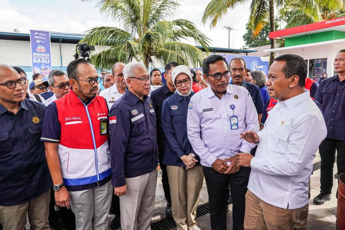 Tinjau SPBUN di Maluku, Bahlil Pastikan Stok Solar Aman untuk Nelayan di Nataru