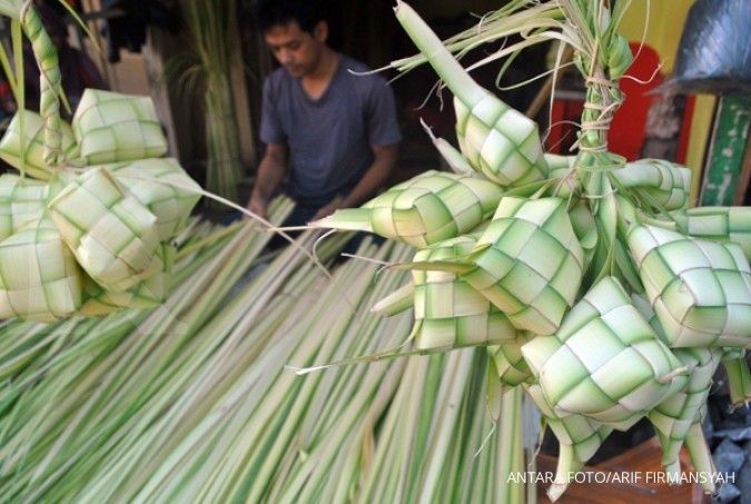Menjelang Idul Adha, omzet kulit ketupat berlipat