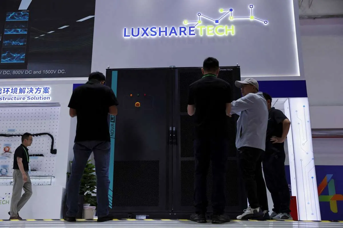 Saham Luxshare Anjlok pada Debut IPO Terbesar Hong Kong Tahun Ini