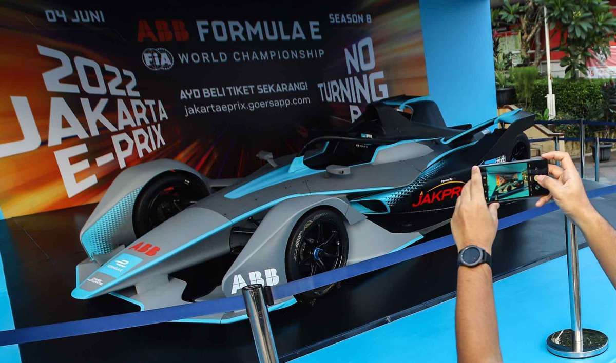 Replika Mobil Balap Listrik Formula E