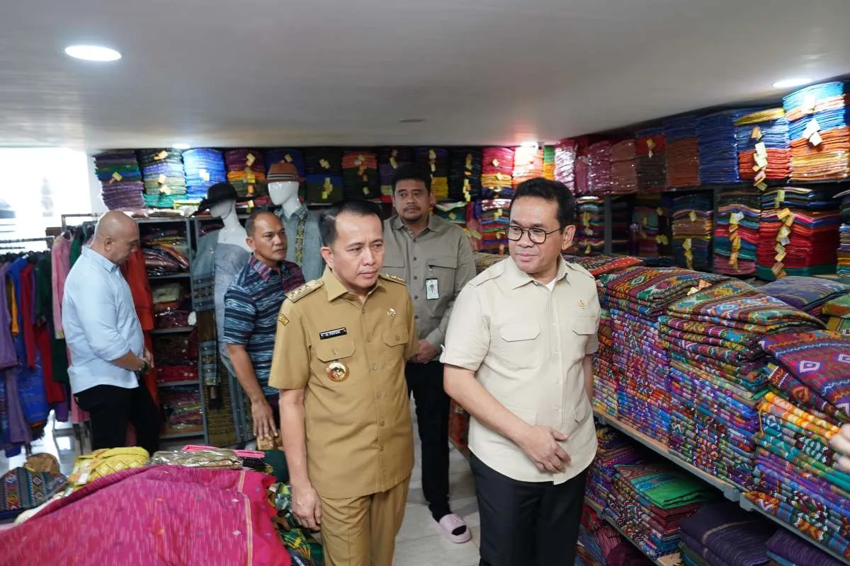 Kunjungi Galeri Ulos Sianipar, Kemendag Dukung Promosi Ekspor UMKM Berkearifan Lokal