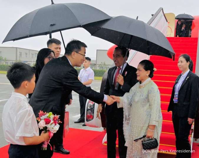 Presiden Jokowi dan Ibu Iriana Tiba di Kota Chengdu China