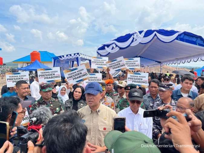 Pemerintah Serahkan 94 SHM Warga Tanjung Banun yang Terdampak Proyek Rempang Eco City