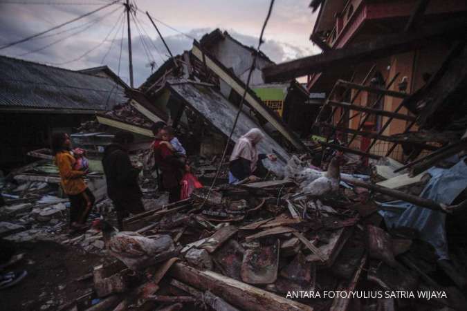 Tempuh Jalur Darat ke Cianjur, Jokowi Pastikan Penanganan Korban Gempa