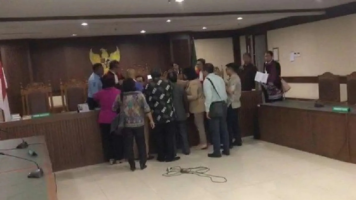 Klaim fakta baru di balik kasus pengacara Tomy Winata pukul hakim PN Jakarta Pusat