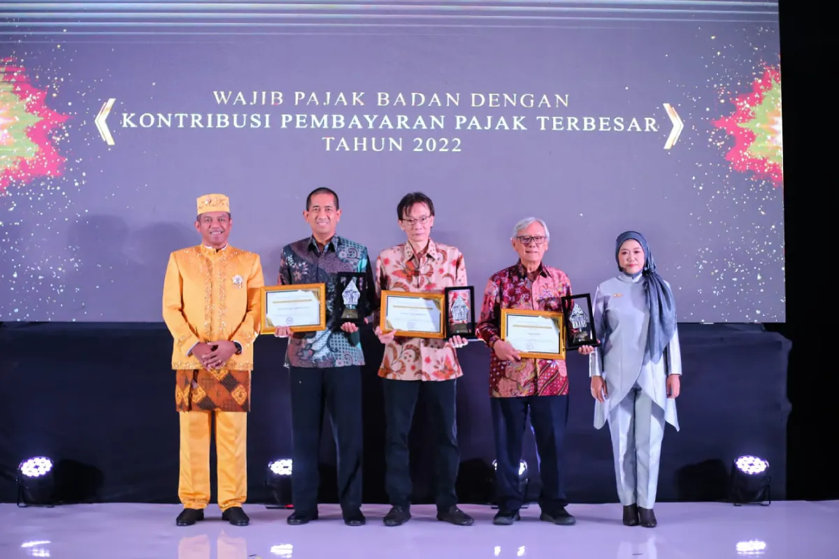 Nojorono Kudus Raih Penghargaan Kontributor Pembayaran Pajak WP Badan Terbesar Kedua