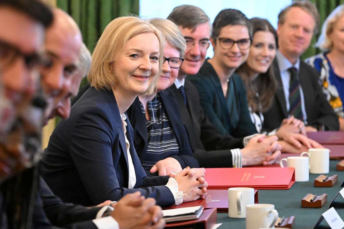 Menteri Keuangan Inggris yang Baru Membalikkan Hampir Semua Rencana PM Liz Truss