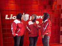 Dari Gang ke Gang, Semangat Kartini Hidup di Langkah Kurir Perempuan Ini