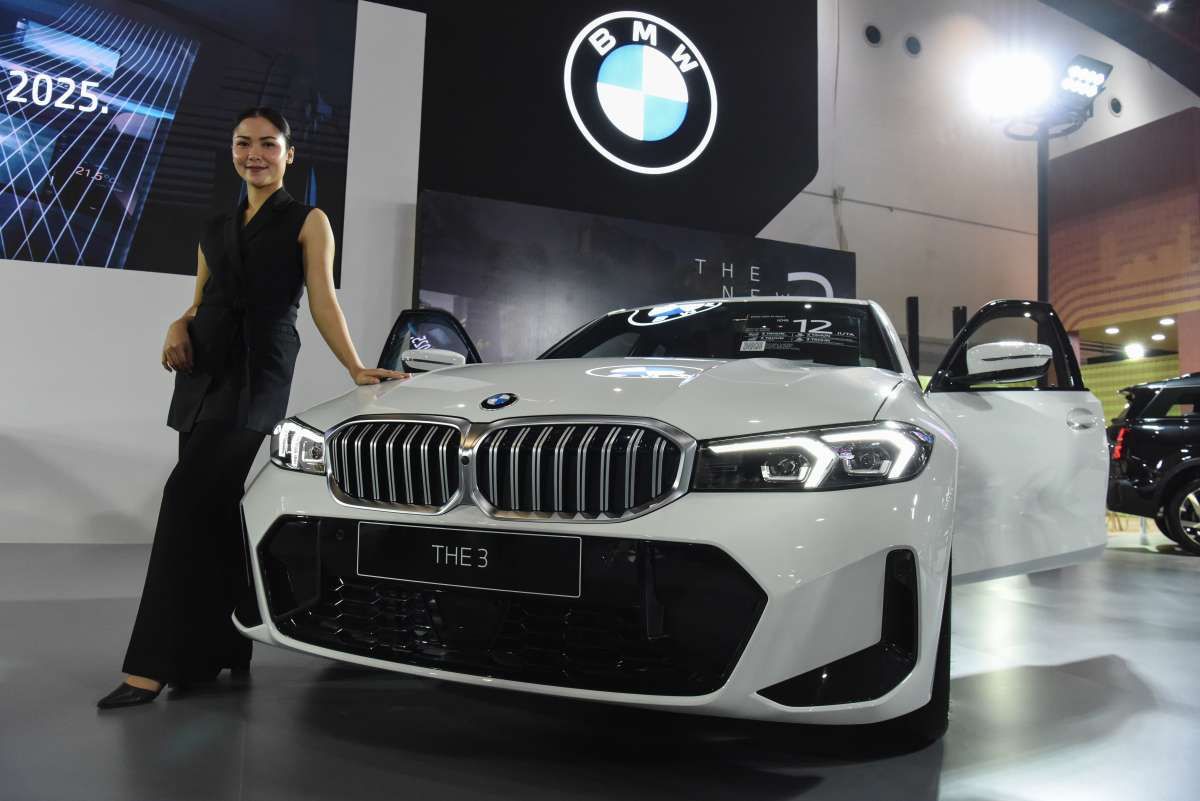 BMW Luncurkan 320i M Sport di IIMS 2025