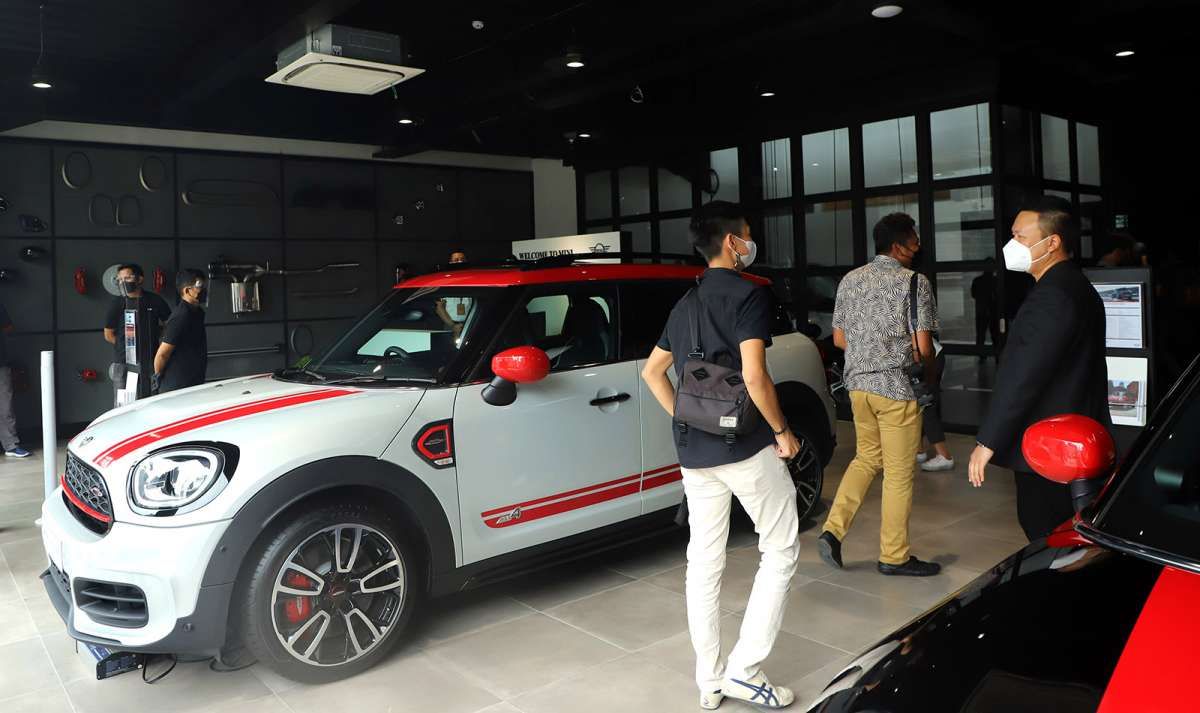 Peresmian diler Plaza MINI di Senopati