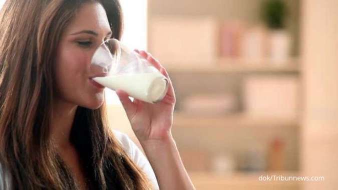 Patut Dicoba! Minum Susu dan Air Putih Bisa Mencegah Asam Urat Tinggi