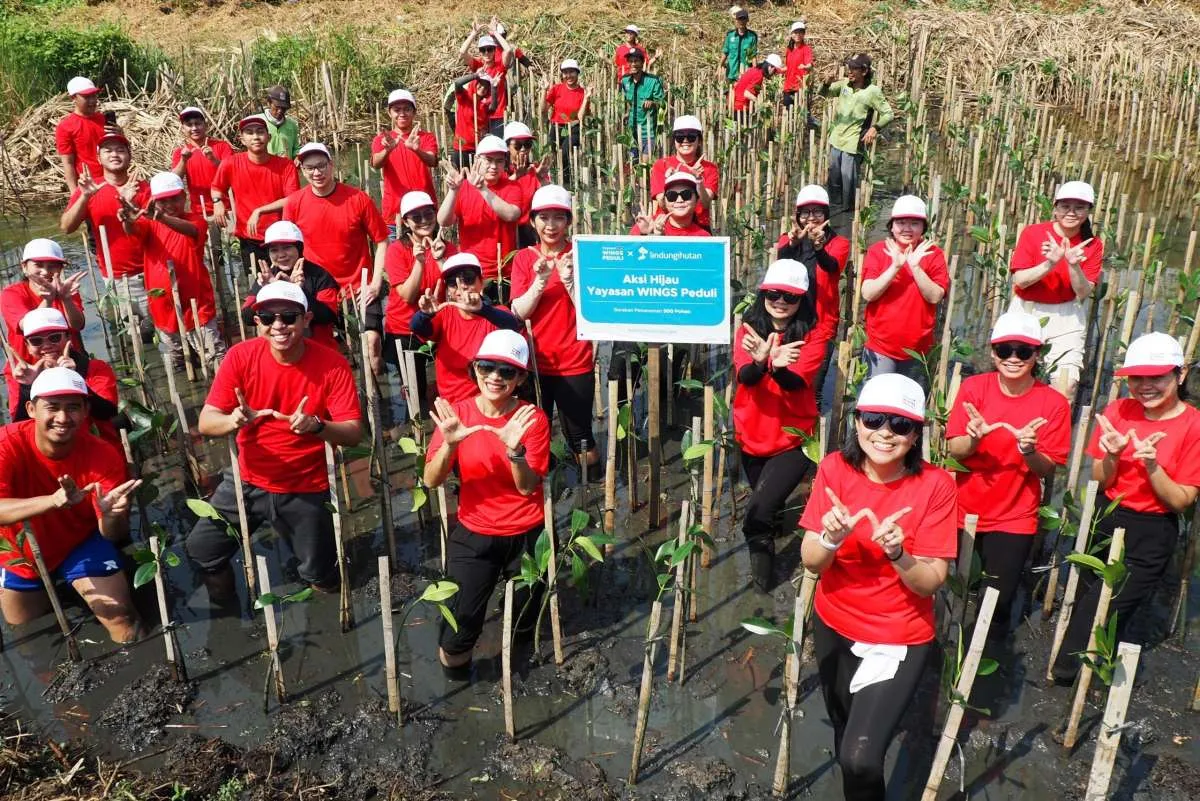 Yayasan WINGS Peduli Tanam Ratusan Pohon Mangrove dalam Program Aksi Hijau 