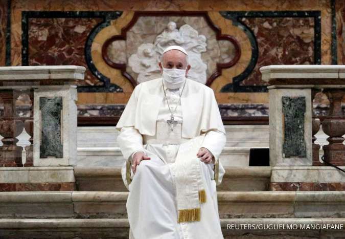 Paus Fransiskus memerintahkan pemotongan gaji para kardinal dan pastor 