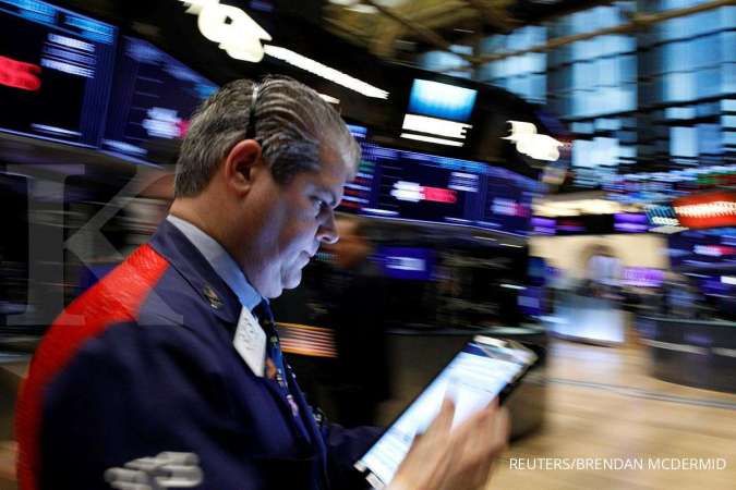 Wall Street Tertekan di Awal Pekan Akibat Penyebaran Omicron