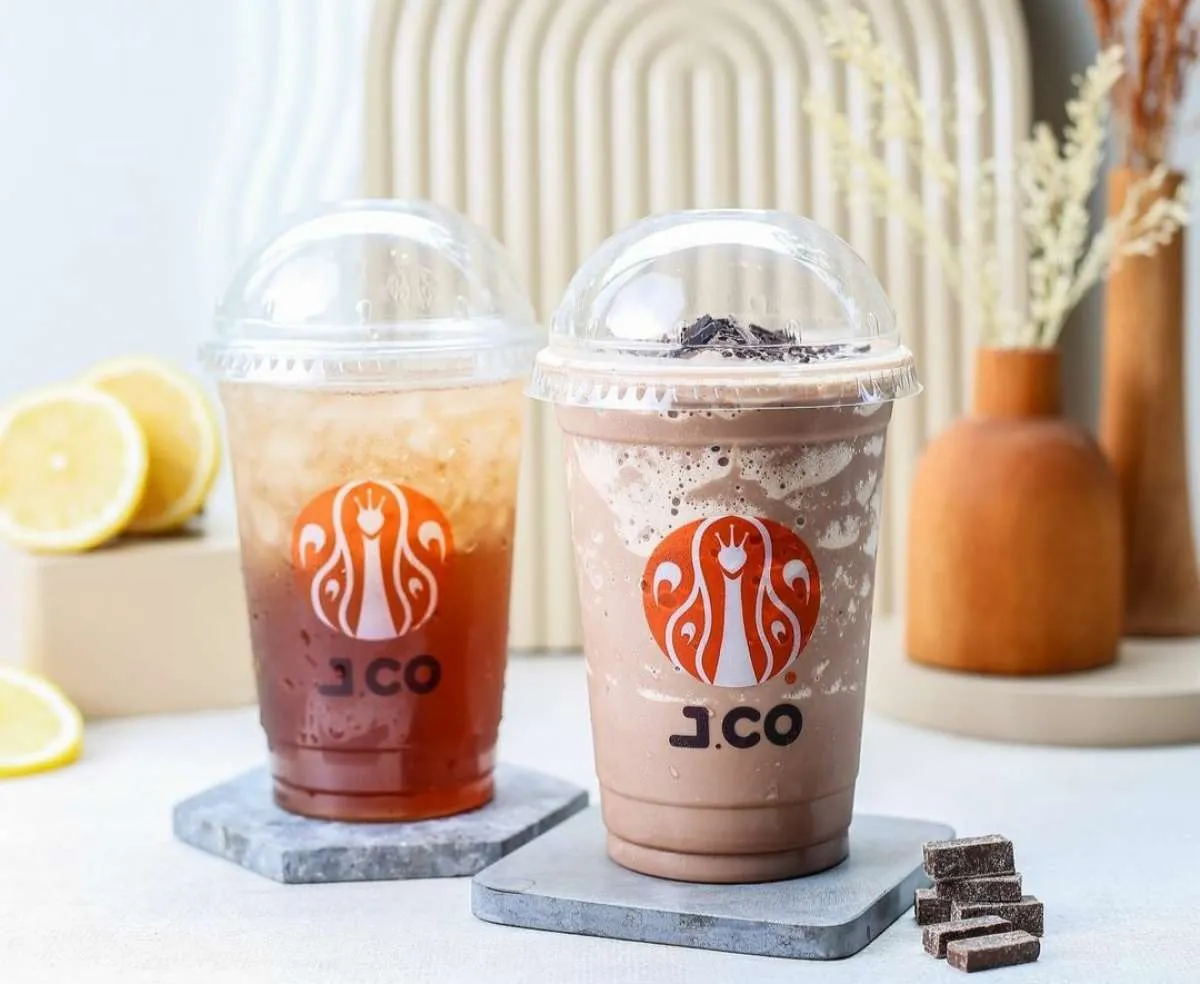 Promo J.CO 11-24 April 2022, Buy 1 Get 1 Free Choco Forest Frappe dan Iced Lemon Tea
