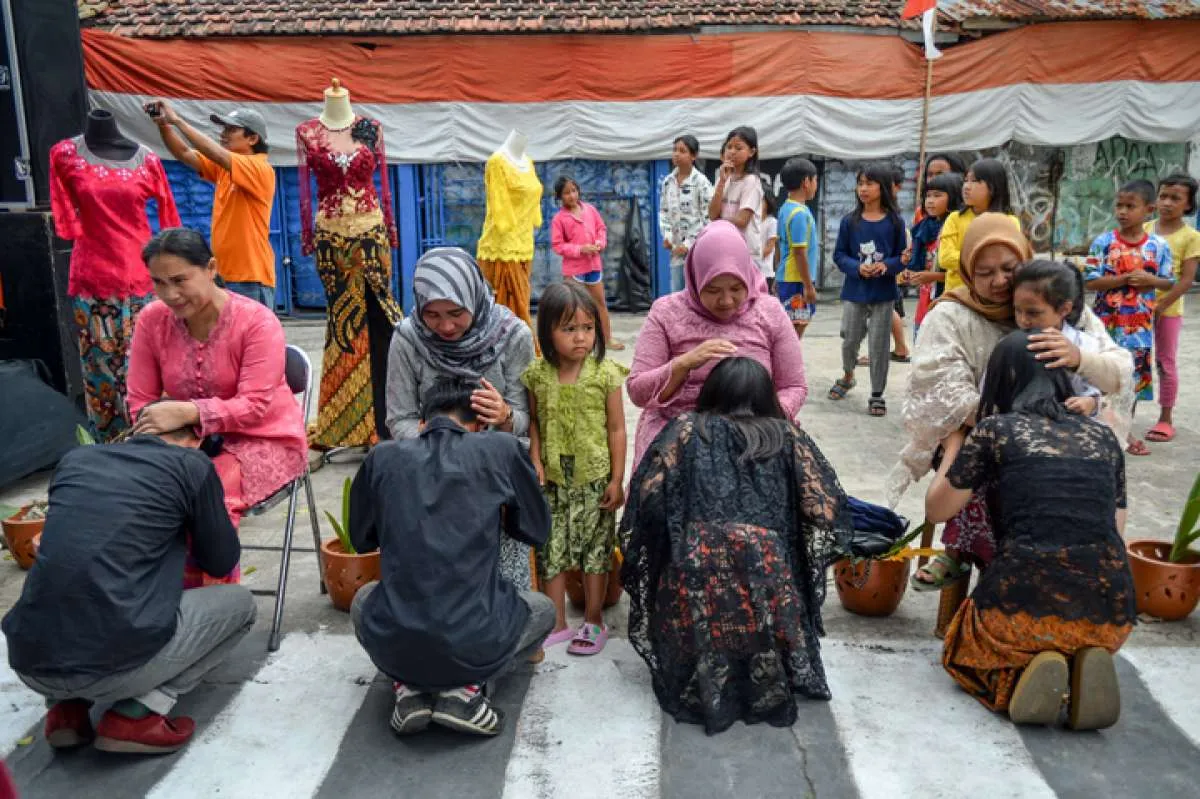 10 Ucapan Sungkeman Lebaran ke Orang Tua hingga Saudara dalam Bahasa Jawa