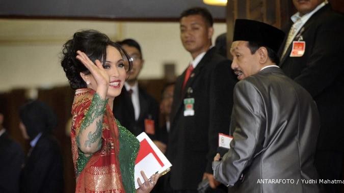 Keluarga besar menjenguk Angelina Sondakh