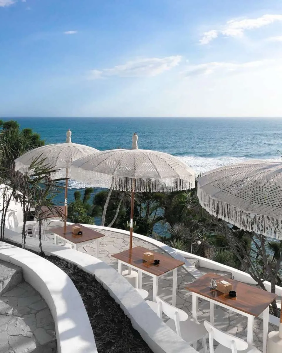 South Shore Gunungkidul, seperti pool dan beach lounge di Bali