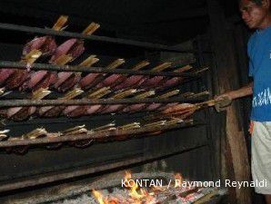 Ikan asap yang mengepul dari Ambon (1)