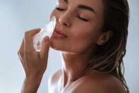 5 Alasan Kenapa Es Batu Jadi Tren Perawatan Kulit Masa Kini, Perbaiki Pori-Pori