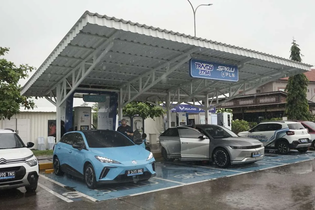 Autopedia (ASLC) dan MPM Group (MPMX) Tertarik Menjajal Bisnis Mobil Listrik Bekas