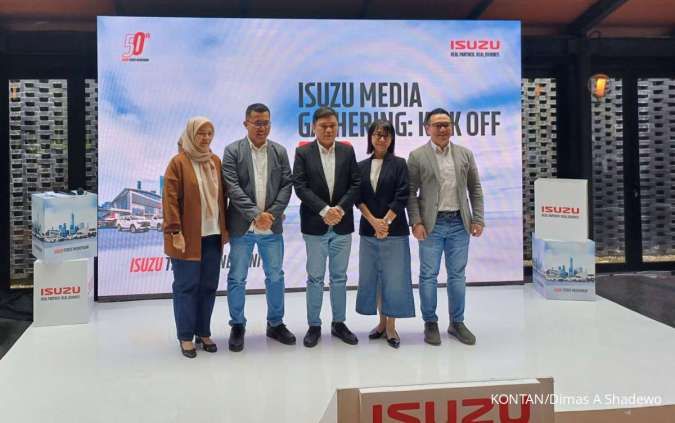 Direksi dan manajemen PT Isuzu Astra Motor Indonesia (IAMI).