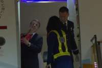 Presiden Macron Ditampar Ibu Negara Brigitte menjelang Turun Pesawat di Vietnam