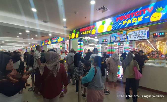 Ekonomi Sulit, Kenapa Kafe & Mall Tetap Ramai? Pahami Apa Itu Lipstick Effect Berikut