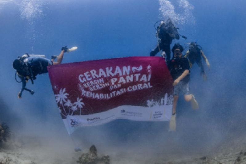 Kontan. aksi bersih pantai, edukasi konservasi laut, hingga penanaman coral