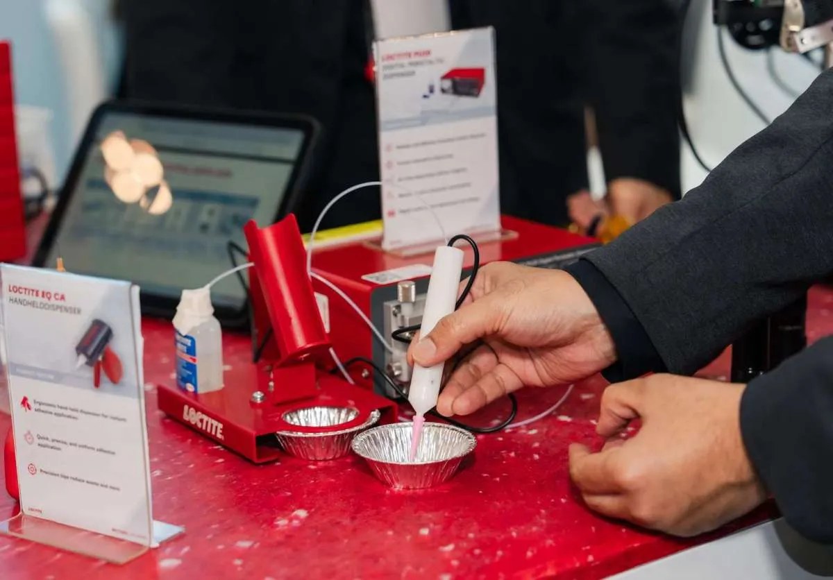 Henkel Perkuat Ekosistem Teknologi Perakitan Manufaktur Alat Medis