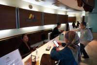 Daya Beli Tertekan, Masyarakat Menengah Bawah Kuras Tabungan guna Bayar Cicilan Utang