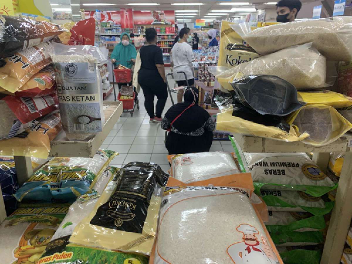 Inflasi Tinggi Membuat Penjualan Eceran Seret