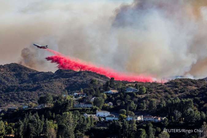 Masih Berkobar, Pemadam Kebakaran di Los Angeles Hadapi Angin Kencang Kering