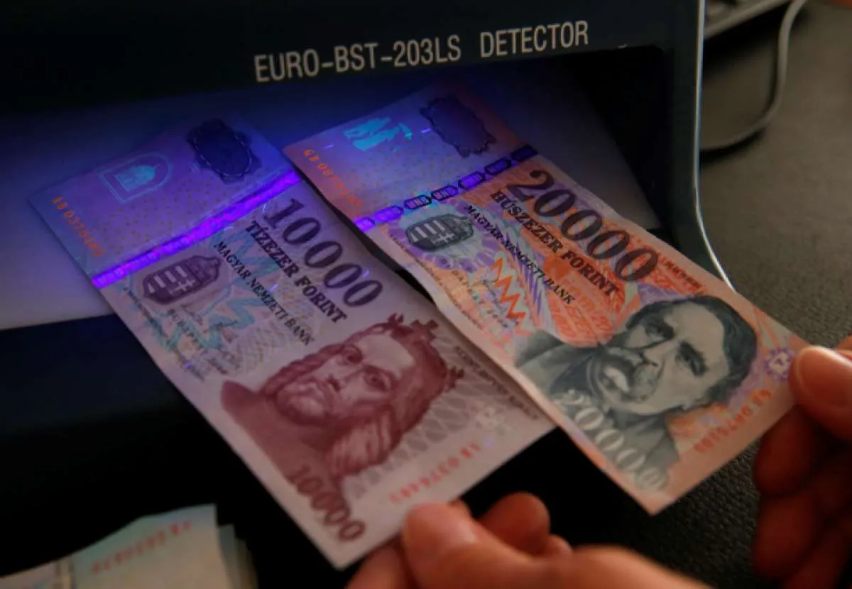 Mata Uang Eropa Tengah Menguat Senin (15/9), Didukung Pelemahan Dolar AS