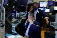 Wall Street naik, meski catat penurunan mingguan terburuk sejak aksi jual Maret
