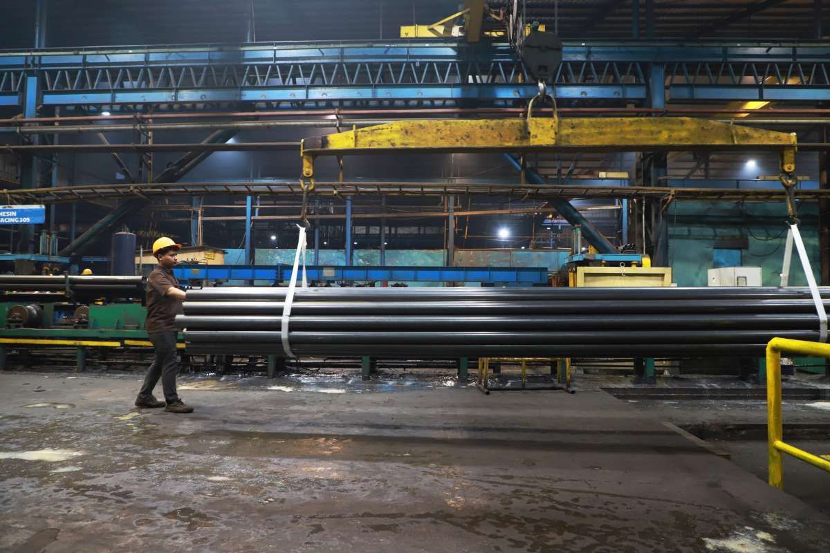 Emiten Baja Menuai Berkah dari Kenaikan Harga Global