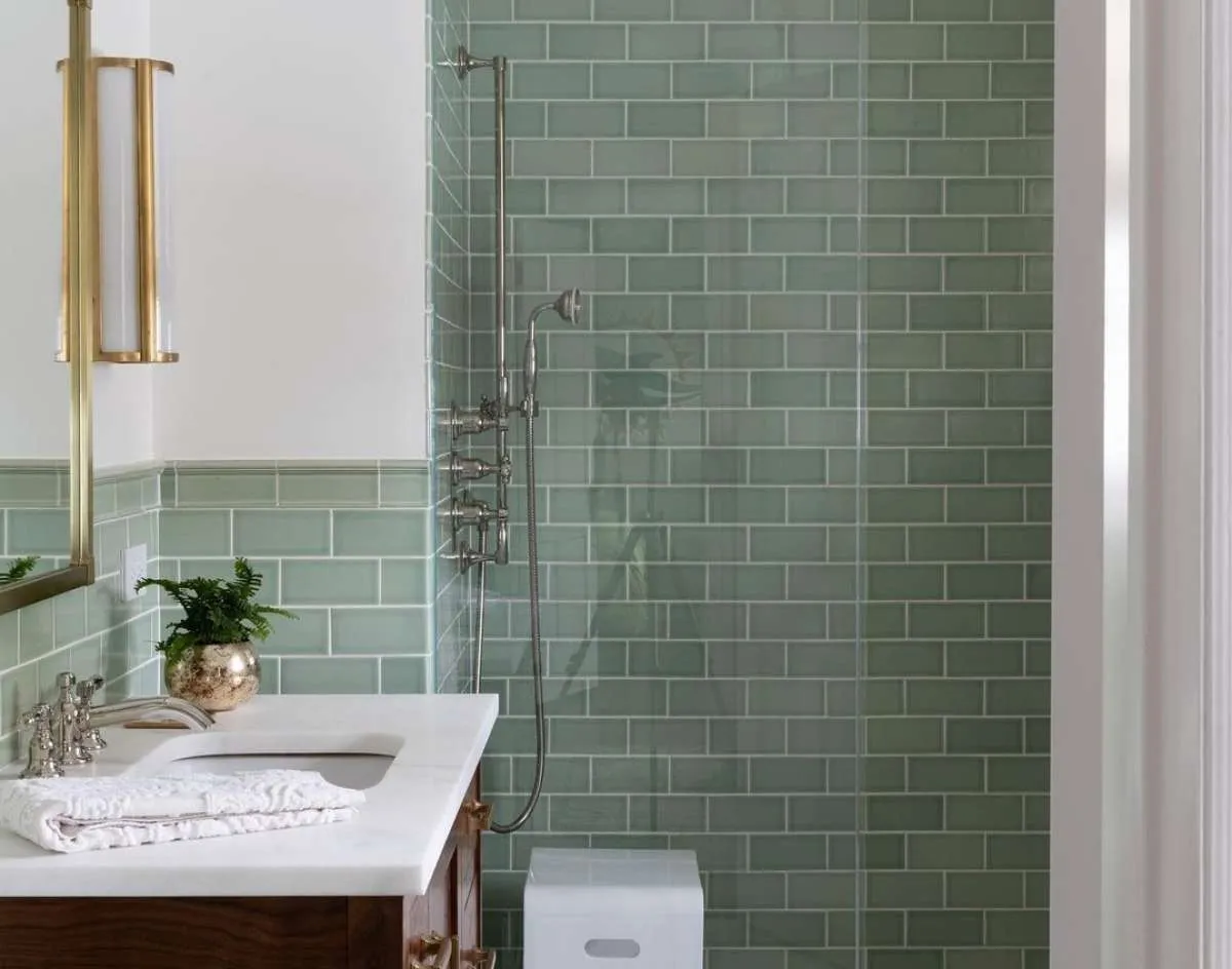 7 Cara Simpel Bikin Kamar Mandi Jadi Lebih Segar dengan Tirai Shower