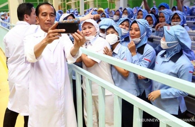 Jokowi makan siang bersama buruh pabrik