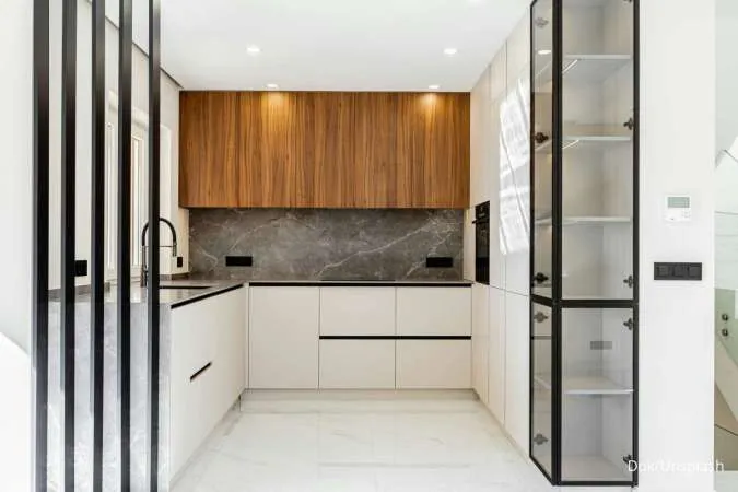 12 Cara Perbaiki Backsplash Dapur yang Kurang Berkesan tanpa Renovasi Mahal