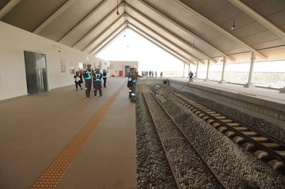 Kini ada lima bandara yang memiliki akses perkeretaapian, ini daftarnya 