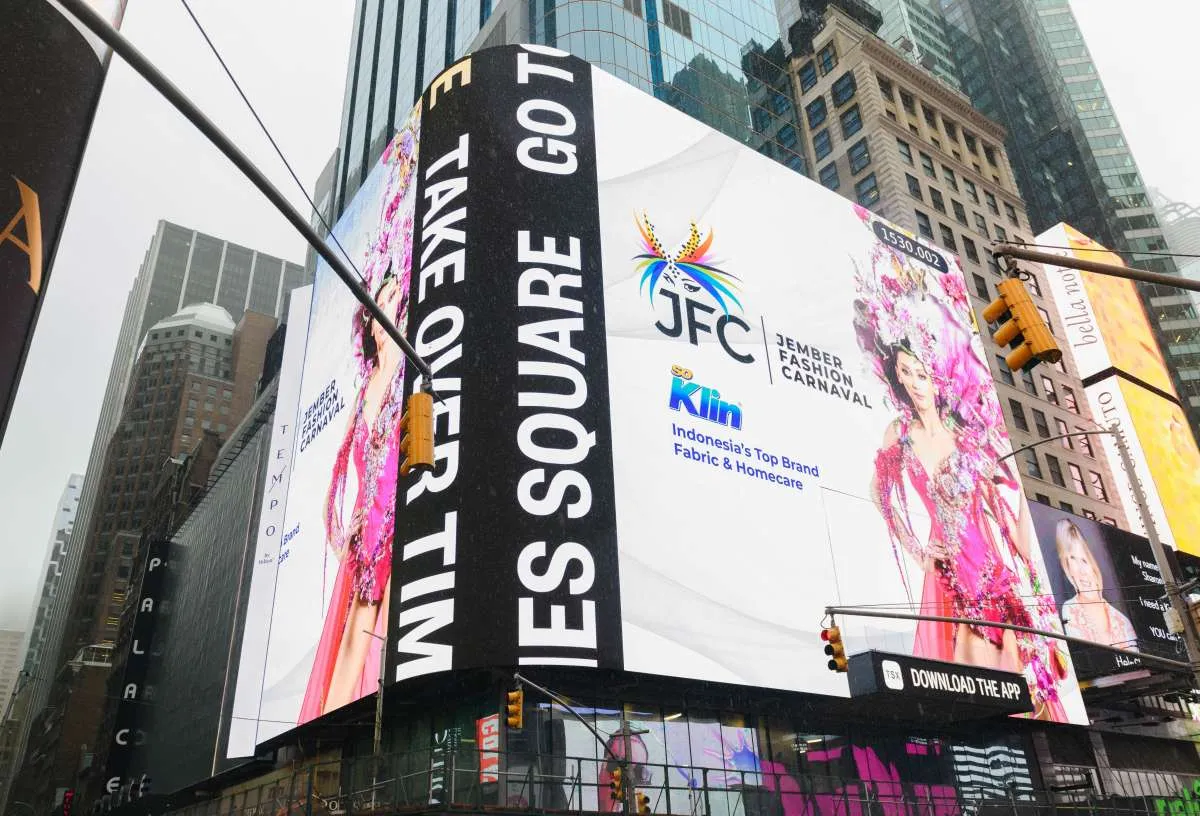 Kolaborasi SoKlin dan Jember Fashion Carnaval Curi Perhatian Warga New York, AS