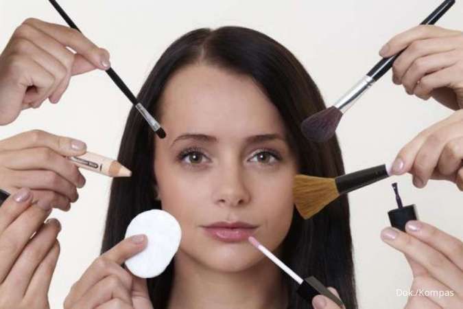 4 Penyebab Wajah Terlihat Kusam Saat Menggunakan Makeup, Sudah Tahu?