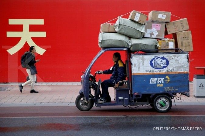 China's August Exports, Imports Fall Less than Expected