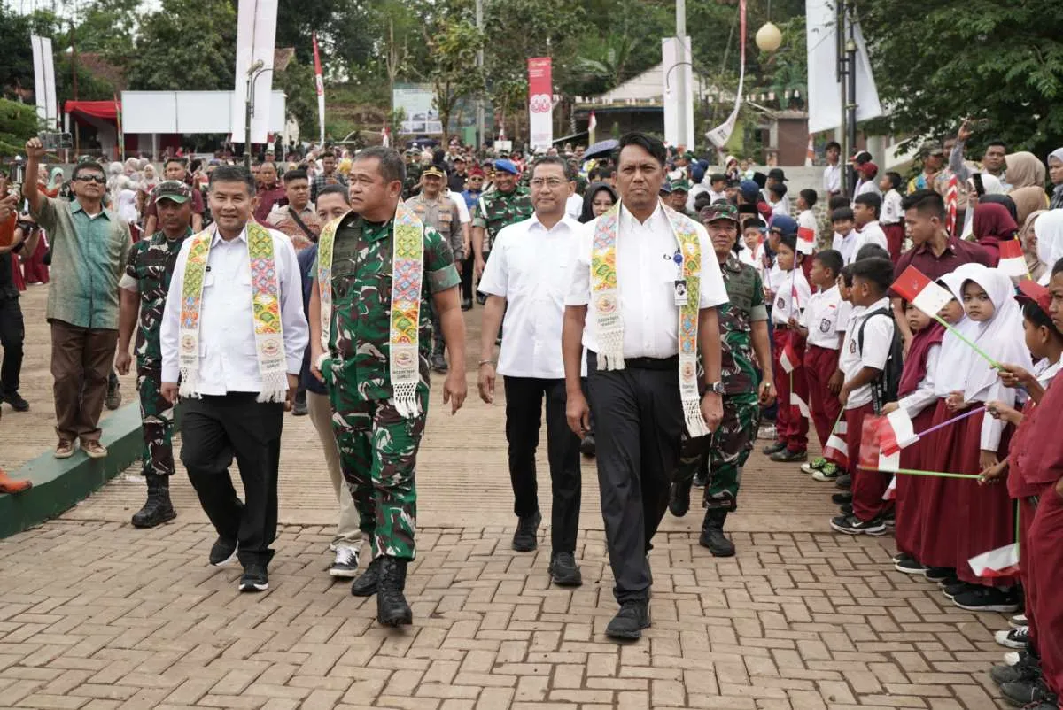 Mandiri Sahabat Desa Gerakkan Ekonomi Lewat Aksi Bersih Waduk di Jawa Barat