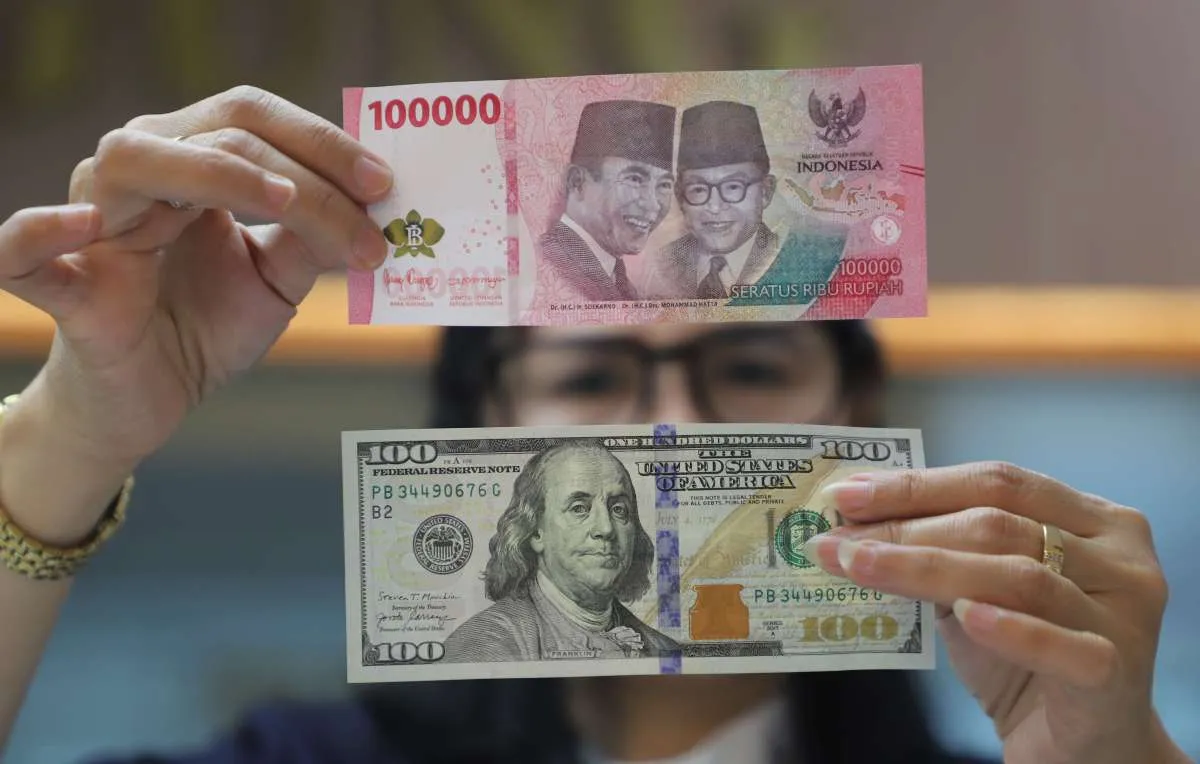 Rupiah Melemah Hampir 4% Sebulan Hingga Rabu (30/10), Efek Ekonomi Global